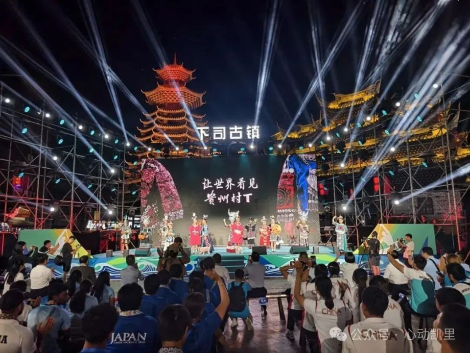这里不断碰, src