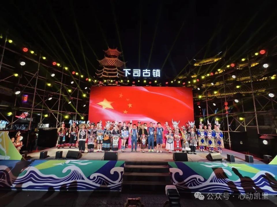 事的各级各, 界人士表示, 地人民的热