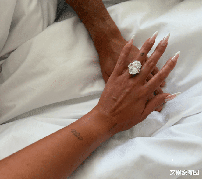 指上的大钻, 万人民币