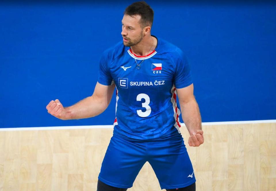 Uz, 拿到局点 Uz, 拿到局点